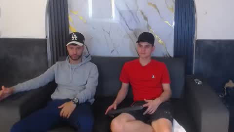 angel_villareal_ online show from March 10, 5:45 am