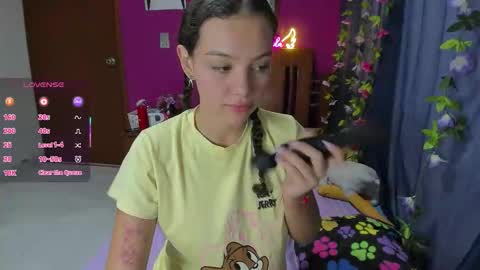 Snapshot of angela_hank2_ chatting on October 8, 5:02 am ANGELA online show from October 8, 5:02 am