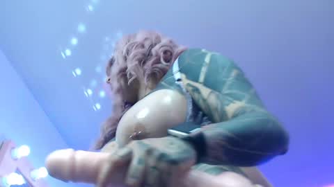 Snapshot of angelacianuro_2 chatting on January 1, 9:07 am Angela Cianuro online show from January 1, 9:07 am