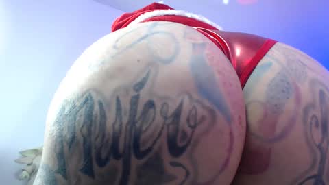 Snapshot of angelacianuro_2 chatting on December 21, 1:47 am Angela Cianuro online show from December 21, 1:47 am