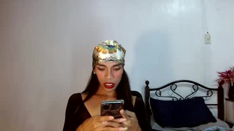 SENORITA online show from January 28, 1:05 pm