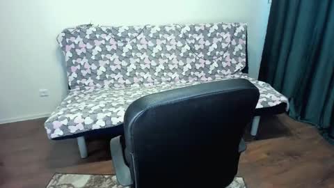 glow online show from November 19, 12:37 pm