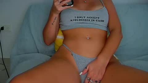 Snapshot of angelbabylovee chatting on September 22, 12:37 am Angel online show from September 22, 12:37 am