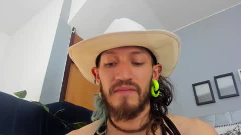 angeldamianart online show from November 25, 9:57 pm