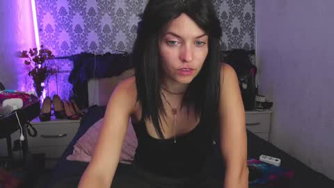 Snapshot of angelika_rouge chatting on October 9, 3:17 pm Angelika Rouge online show from October 9, 3:17 pm