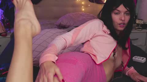 Snapshot of angelika_rouge chatting on October 17, 5:06 pm Angelika Rouge online show from October 17, 5:06 pm