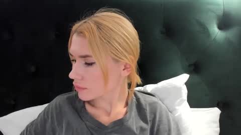 Arina Catwoman online show from December 6, 8:10 am