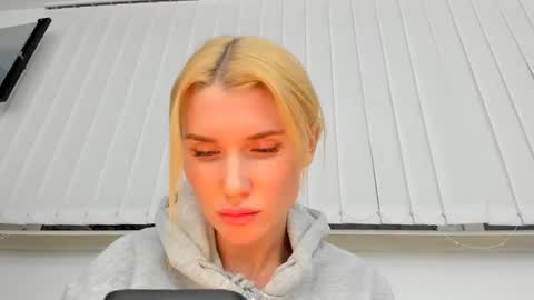 Arina Catwoman online show from December 4, 12:13 am