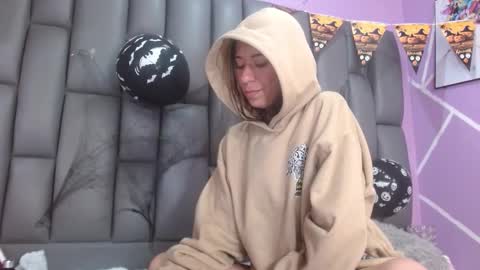 Snapshot of angelina_ny chatting on October 16, 4:17 pm ANGELINA online show from October 16, 4:17 pm