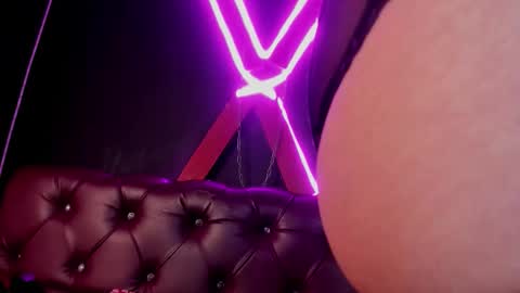 Snapshot of angelinablanc_ chatting on October 13, 12:29 pm ANGELINA online show from October 13, 12:29 pm
