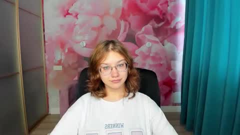 Snapshot of angelinalow chatting on October 20, 11:26 am AngelinaLow online show from October 20, 11:26 am