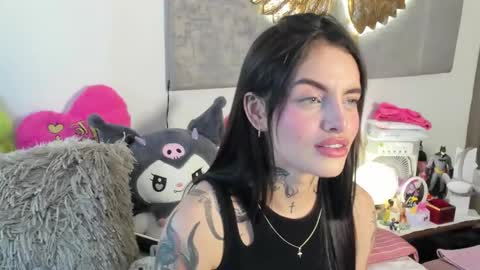 Angeline Smith  online show from November 20, 9:45 pm