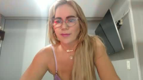 Snapshot of angelinna_12 chatting on October 6, 4:08 am angelinna_12 online show from October 6, 4:08 am
