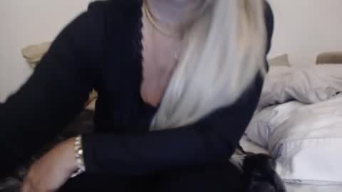 angelinna_12 online show from July 14, 5:34 am
