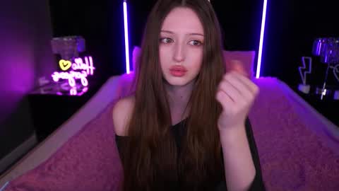 Snapshot of angellblush chatting on September 18, 3:05 pm AngelBlush online show from September 18, 3:05 pm