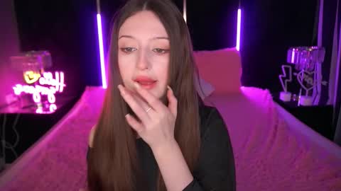 Snapshot of angellblush chatting on October 6, 1:18 pm AngelBlush online show from October 6, 1:18 pm