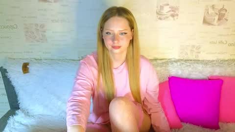 Cutie online show from September 19, 5:05 pm