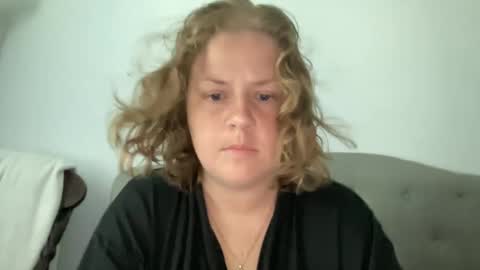 Snapshot of angeloflight273360 chatting on October 2, 1:21 pm Angel of Light online show from October 2, 1:21 pm