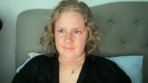 Snapshot of angeloflight273360 chatting on October 8, 12:44 pm Angel of Light online show from October 8, 12:44 pm