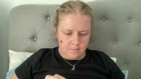 Snapshot of angeloflight273360 chatting on September 20, 8:45 pm Angel of Light online show from September 20, 8:45 pm