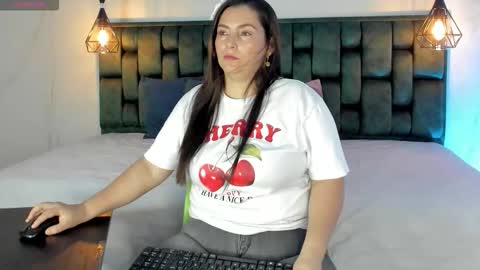 Snapshot of angelswets chatting on September 8, 3:00 pm ANGIE online show from September 8, 3:00 pm