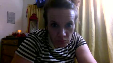 angelvanderpool71 online show from February 19, 4:00 am