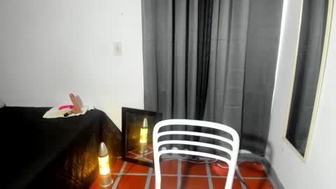 Snapshot of angie_blondie chatting on January 31, 3:33 pm angie online show from January 31, 3:33 pm