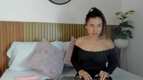 Snapshot of angie_leonn chatting on October 15, 12:39 pm A N G I E online show from October 15, 12:39 pm