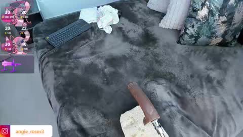 angiee roses online show from October 28, 2:12 am