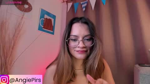 Snapshot of angiepirs chatting on October 9, 12:27 am AngiePirs online show from October 9, 12:27 am