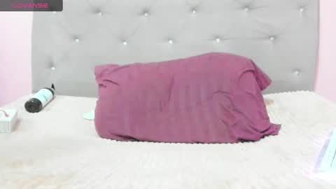 Snapshot of aniaross18 chatting on February 26, 10:58 pm aniaross18 online show from February 26, 10:58 pm