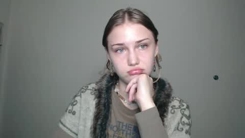 Snapshot of anisiaaa_lovesyou chatting on October 27, 8:42 pm Anisia online show from October 27, 8:42 pm