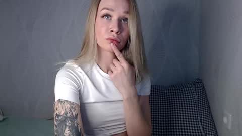 anita_delicious online show from February 18, 4:03 pm