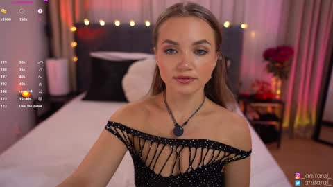 Im Anita thumb up me please its important online show from October 11, 10:13 pm