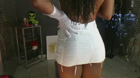 Hello My name is NaiaraPv is OPEN online show from May 12, 7:45 pm