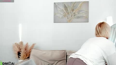 ann_annise online show from May 16, 1:13 am