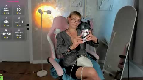 ann_annise online show from July 18, 9:11 am
