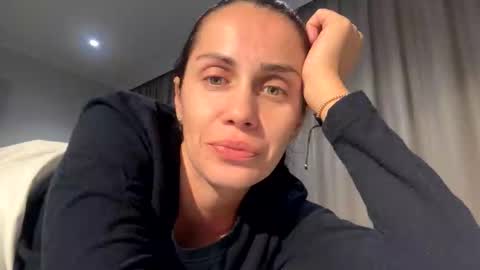 Anna online show from November 4, 7:59 pm