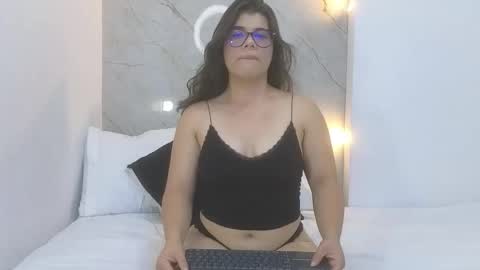 Snapshot of anna__evanss chatting on September 16, 4:04 am ana online show from September 16, 4:04 am