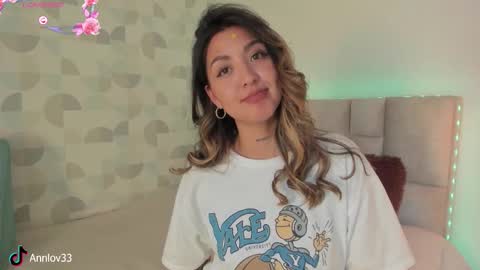 Snapshot of anna_loveu chatting on September 18, 8:35 pm Ana Lucia online show from September 18, 8:35 pm