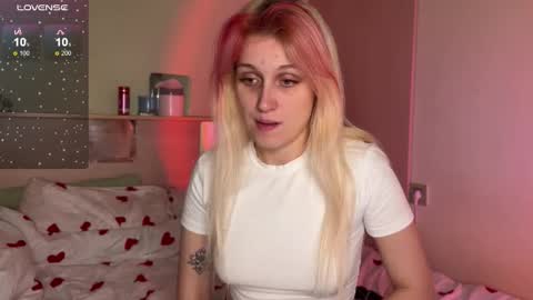 Snapshot of annabel_myr chatting on September 24, 9:16 am Annabel online show from September 24, 9:16 am
