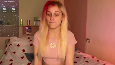 Snapshot of annabel_myr chatting on September 18, 11:03 am Annabel online show from September 18, 11:03 am