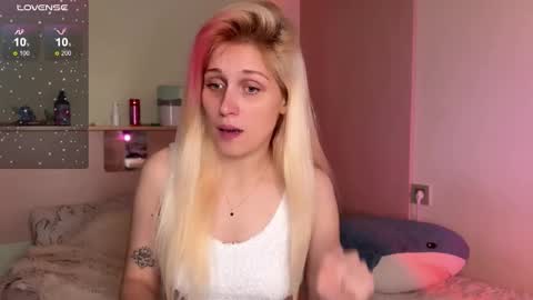Snapshot of annabel_myr chatting on September 15, 11:33 am Annabel online show from September 15, 11:33 am