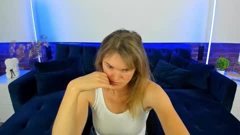 Snapshot of annabel_xxx chatting on October 2, 6:39 pm Annabel online show from October 2, 6:39 pm