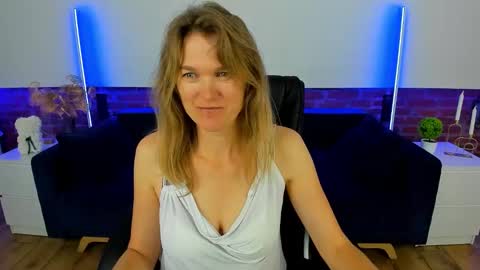Snapshot of annabel_xxx chatting on September 28, 6:00 am Annabel online show from September 28, 6:00 am