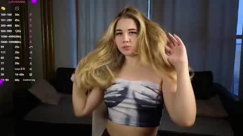 Annabel online show from December 18, 5:25 am