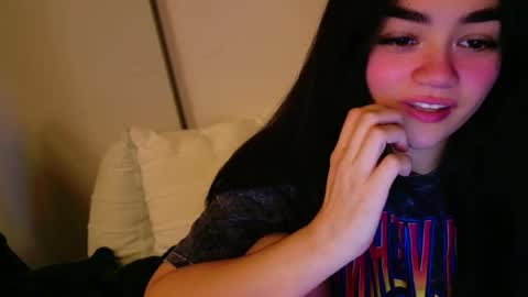 Snapshot of annatigarr chatting on October 18, 3:44 am meow online show from October 18, 3:44 am