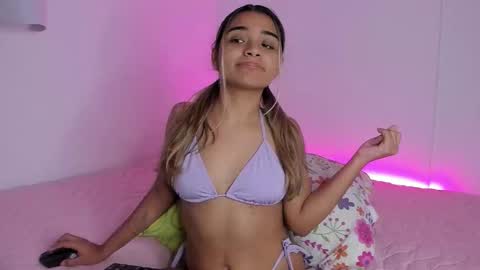 Snapshot of annebull_ chatting on September 29, 10:25 am Anne online show from September 29, 10:25 am