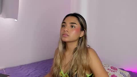 Snapshot of annebull_ chatting on October 4, 8:39 pm Anne online show from October 4, 8:39 pm