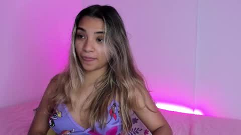 Snapshot of annebull_ chatting on September 22, 9:24 am Anne online show from September 22, 9:24 am